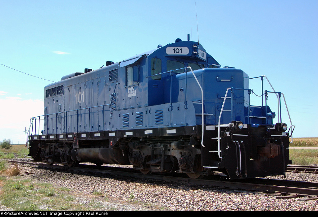 JLCX 101, EMD GP7, ex CNW 4287, ex CNW 1589, working at Farmers Cooperative